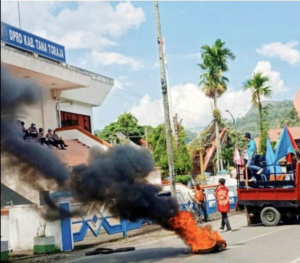 Unjuk Rasa; Salah Satu Cara Penyampaian Aspirasi di Era Demokrasi